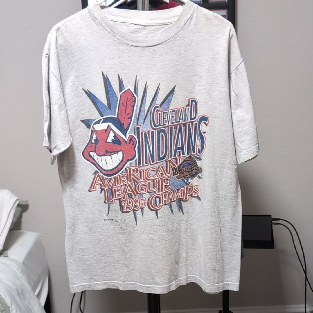 Gray Short Sleeve Vintage Graphic Tee